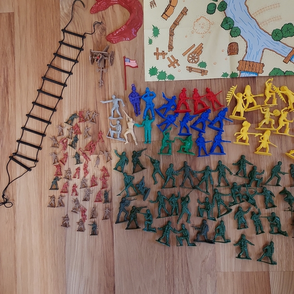 Vintage Lot Plastic Military Figures Native Americans Cowboys Play Mat Cake Top - Picture 13 of 13